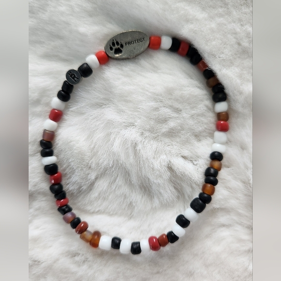 Wild Dog Handmade Beaded Bracelet - Picture 6 of 6